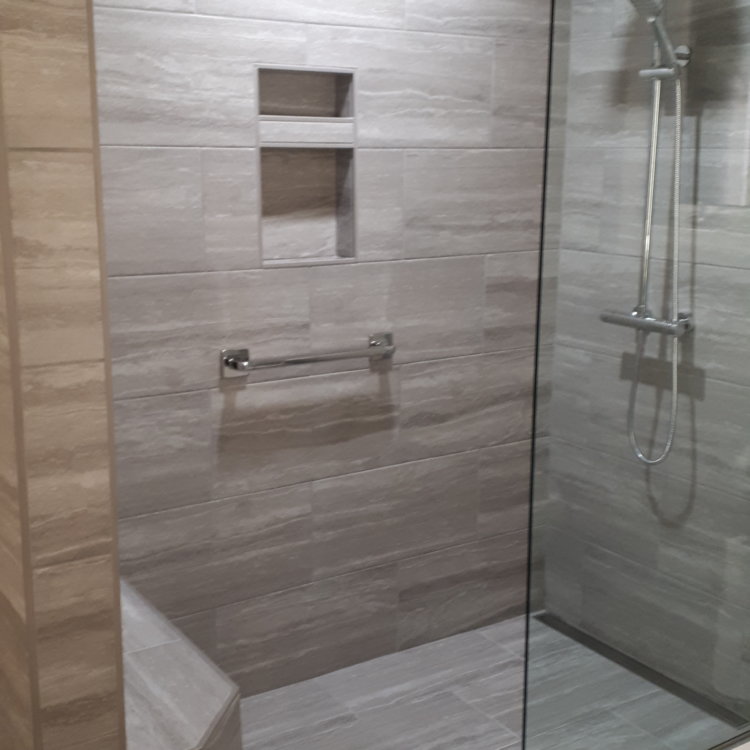 Curbless Shower in a Modern Bathroom 5