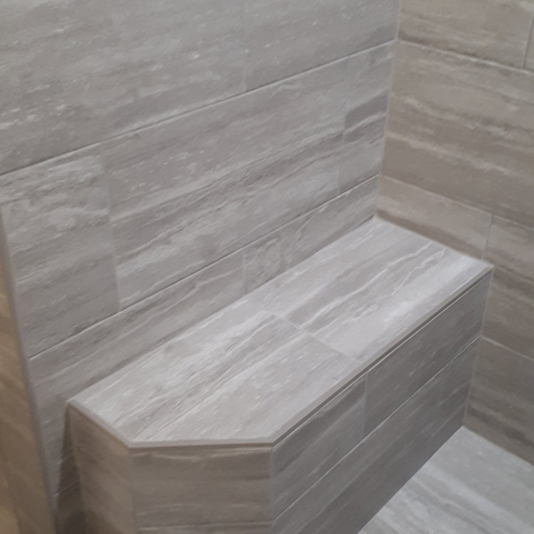 Curbless Shower in a Modern Bathroom